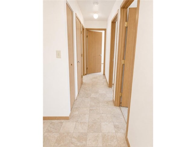 Building Photo - 910 Hengen St