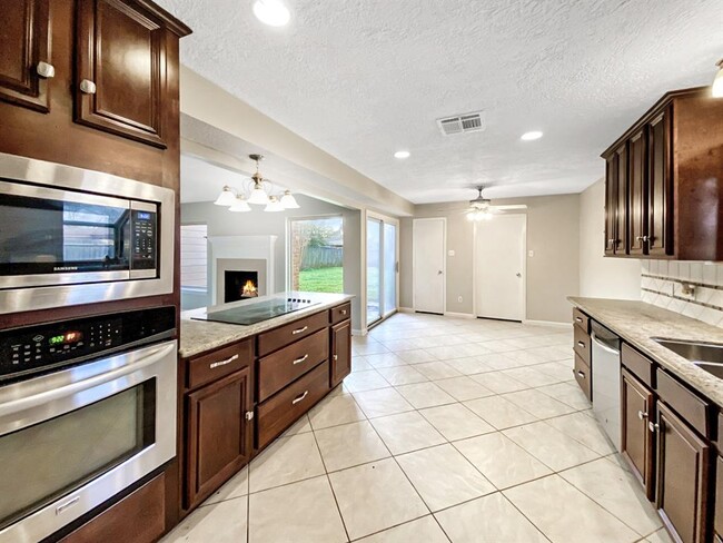 Building Photo - 706 S Diamondhead Blvd
