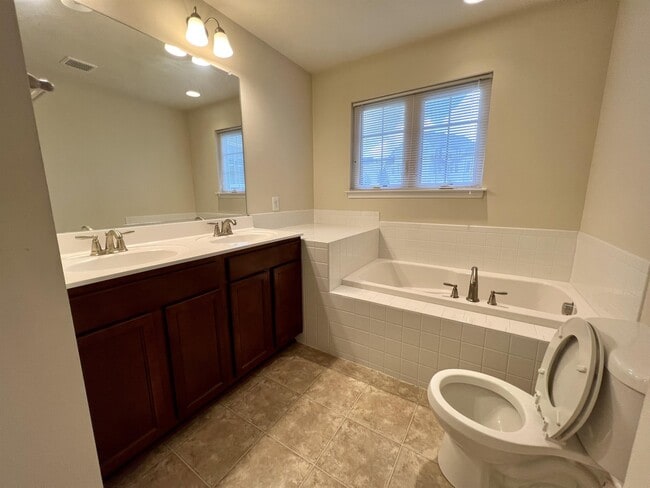 Building Photo - 326 Falcon Run