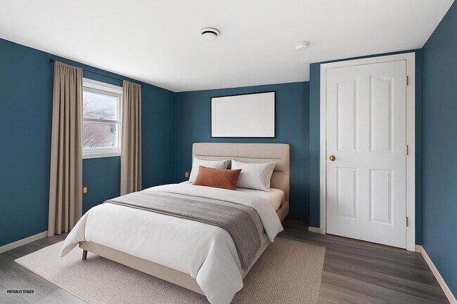 Building Photo - 689 2nd St