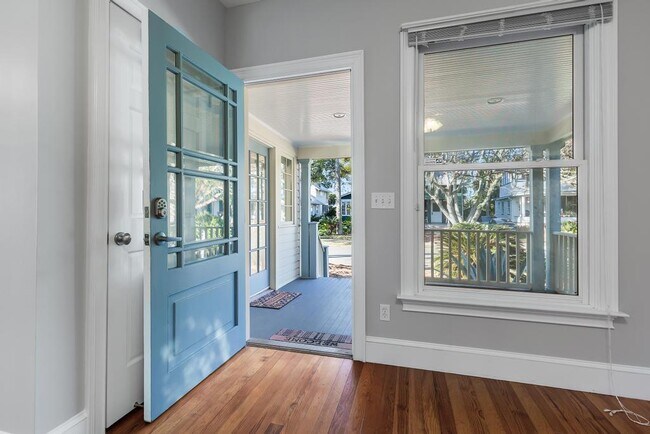 Building Photo - 313 St George St