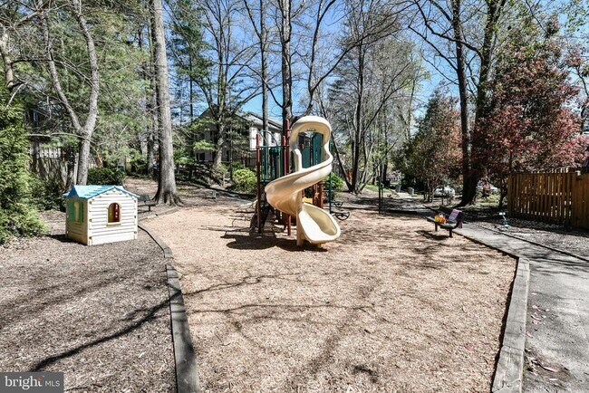 Building Photo - 2407 Alsop Ct