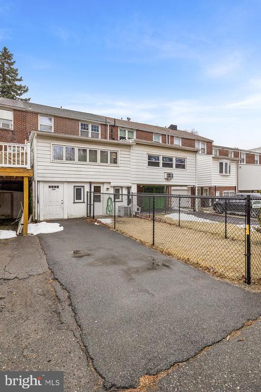 Building Photo - 339 Comly Ave