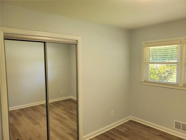 Building Photo - 4867 Flint Hill Rd SW