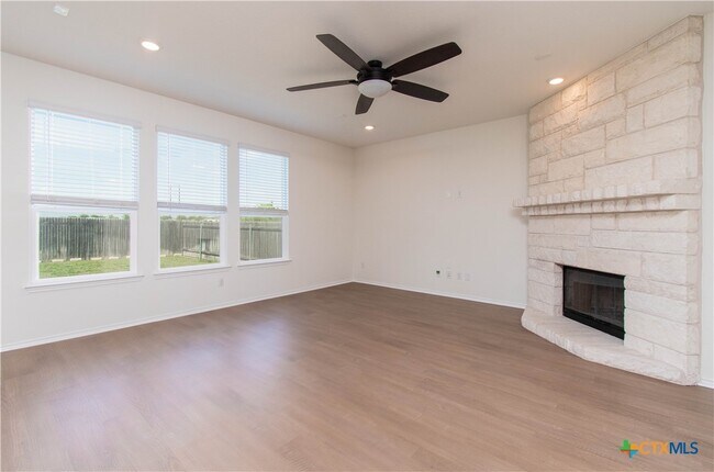 Building Photo - 661 Bailey Park Dr