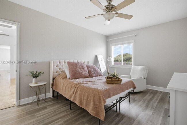 Building Photo - 20401 SW 48th Pl