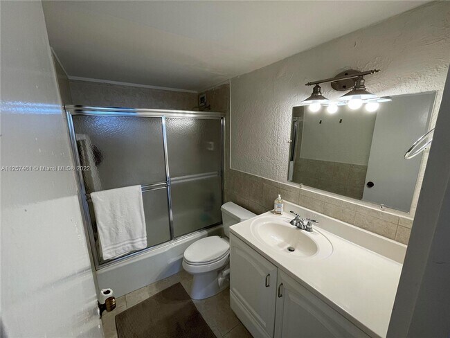 Building Photo - 5601 Collins Ave