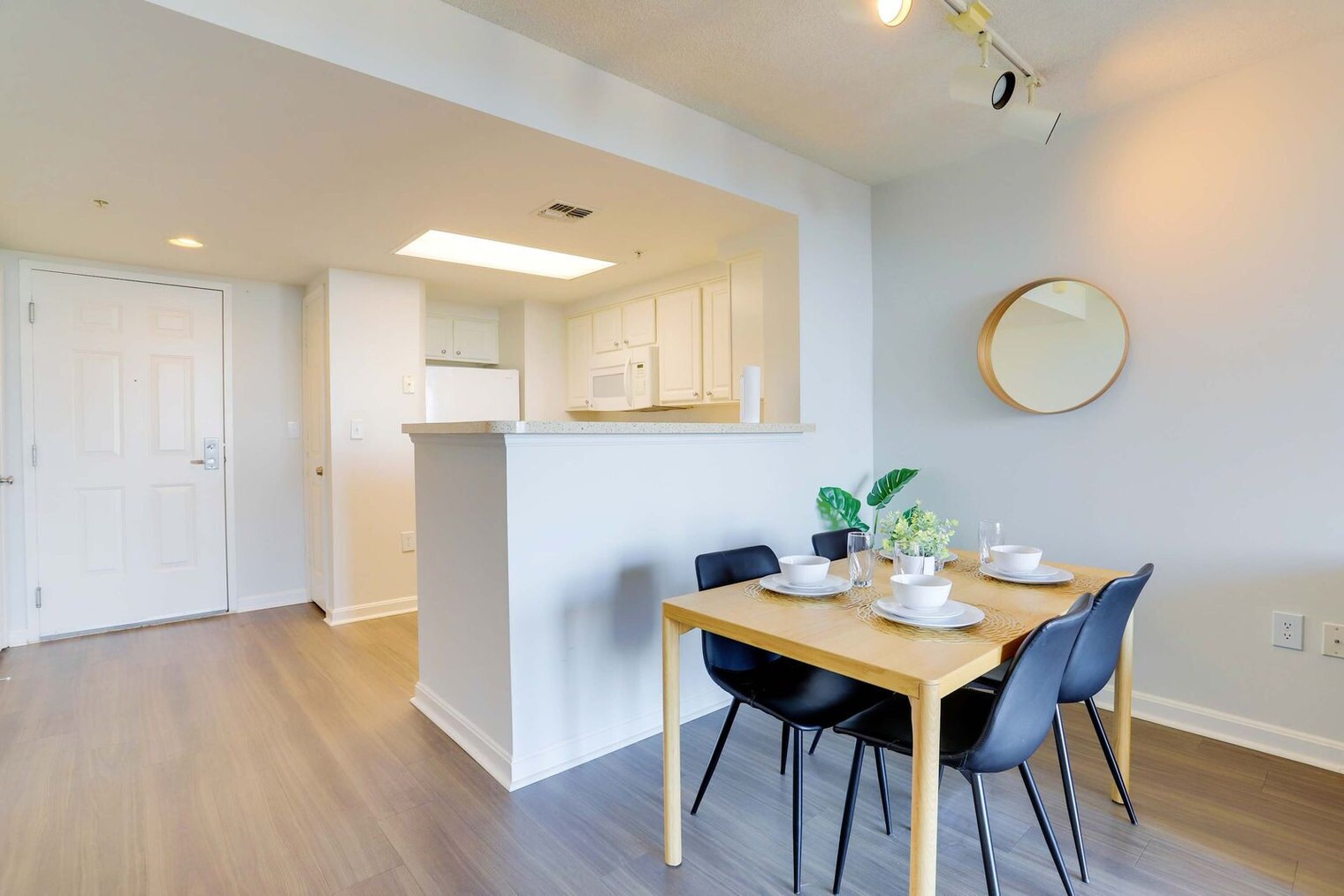 Building Photo - 901 N Pollard St