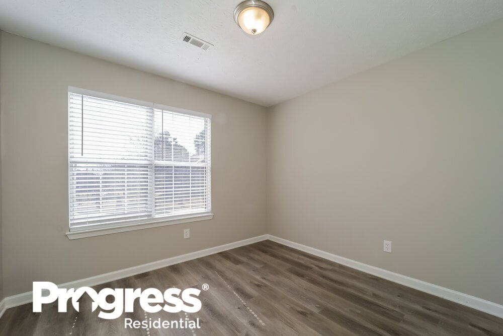 Building Photo - 2710 Luke Dr