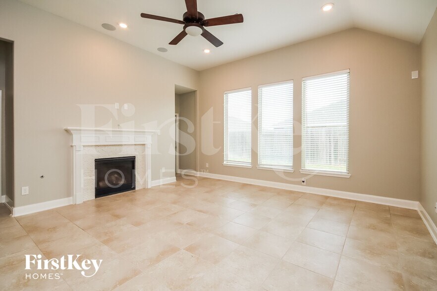 Building Photo - 8723 Jonquil Dr