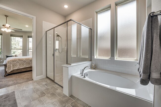 Building Photo - 1805 Shaila Dr
