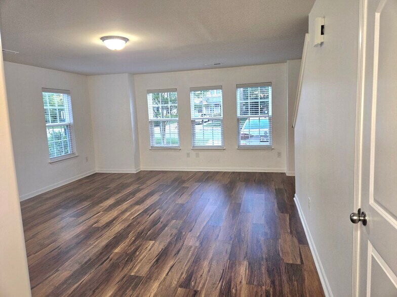 Building Photo - 6522 Ashebrooke Dr