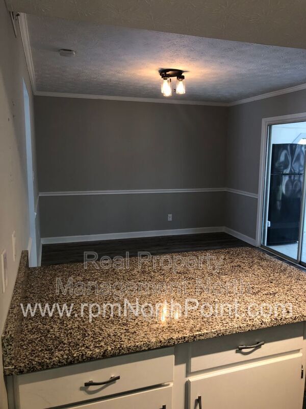 Building Photo - 676 Anderson Walk