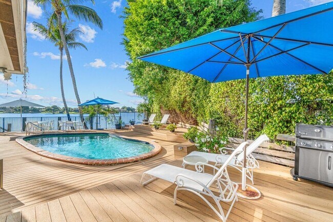 Building Photo - 25 NW 24th Ct