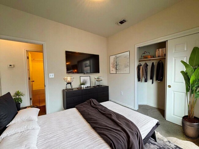Building Photo - 1717 Constantino Cir