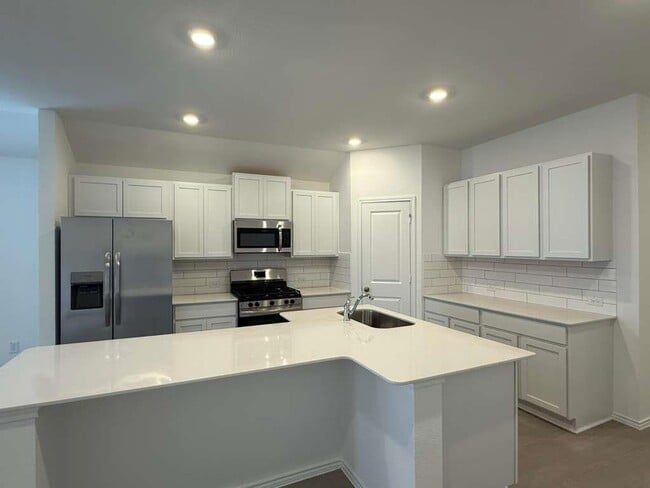 Building Photo - 223 Camargue Dr