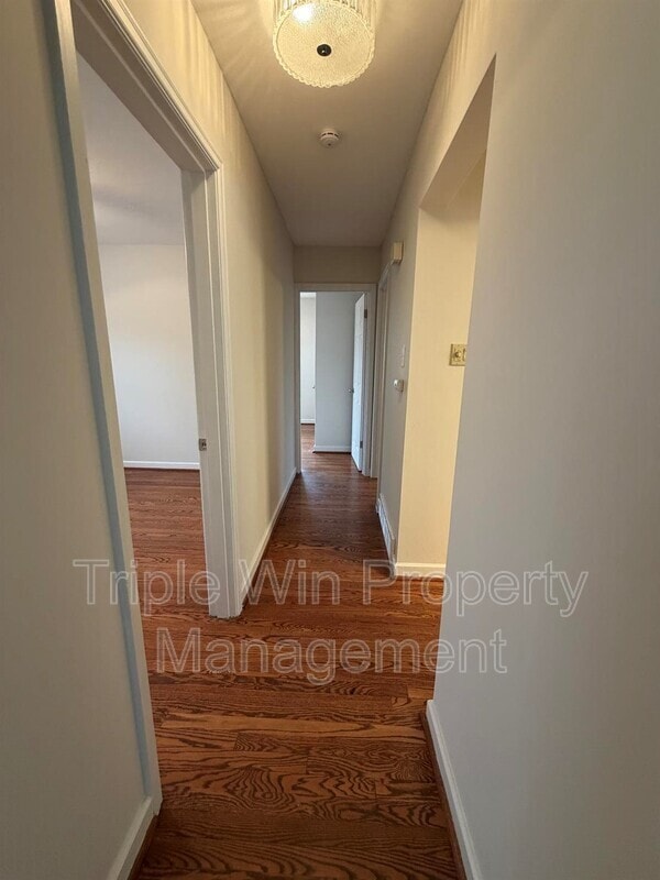 Building Photo - 1045 N Florissant Rd