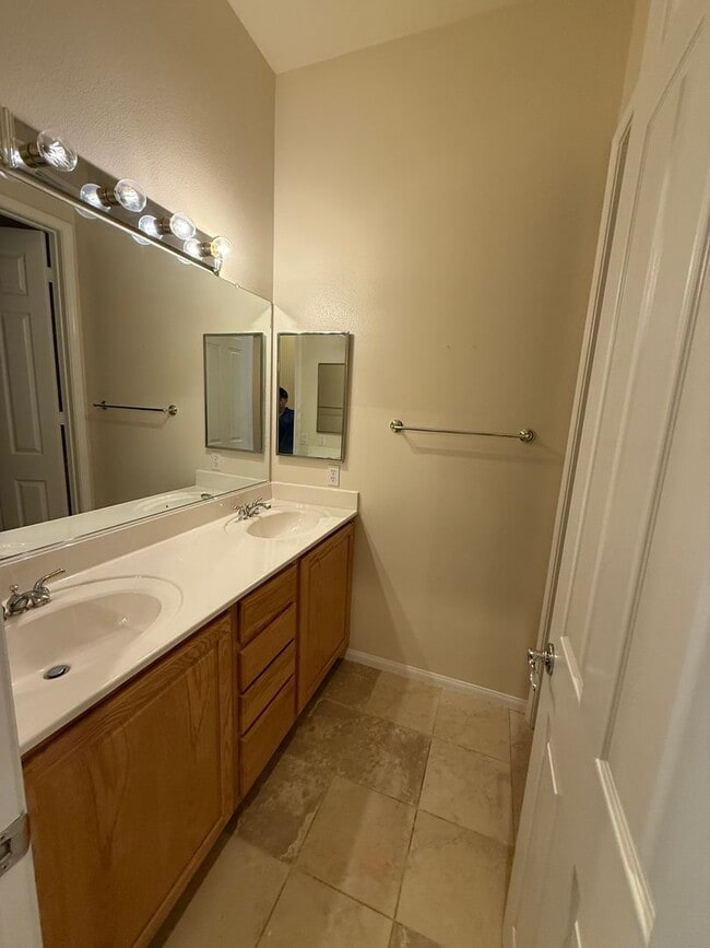 Building Photo - Apple Valley Estates- Gated Community- Beautiful 4 Bedrooms, 3 Bathrooms