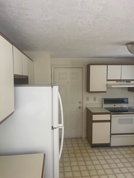 Building Photo - 49 Wintergreen Rd