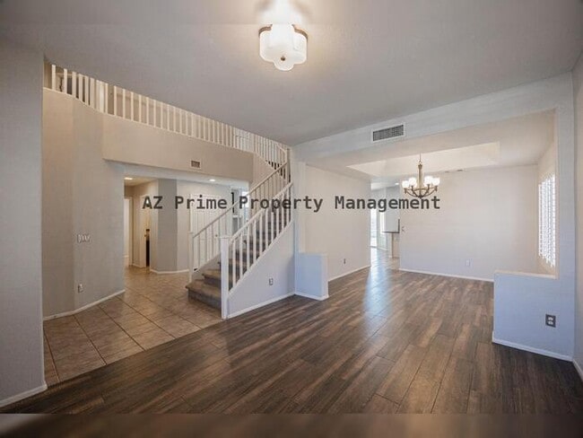 Building Photo - 873 W Tremaine Ave