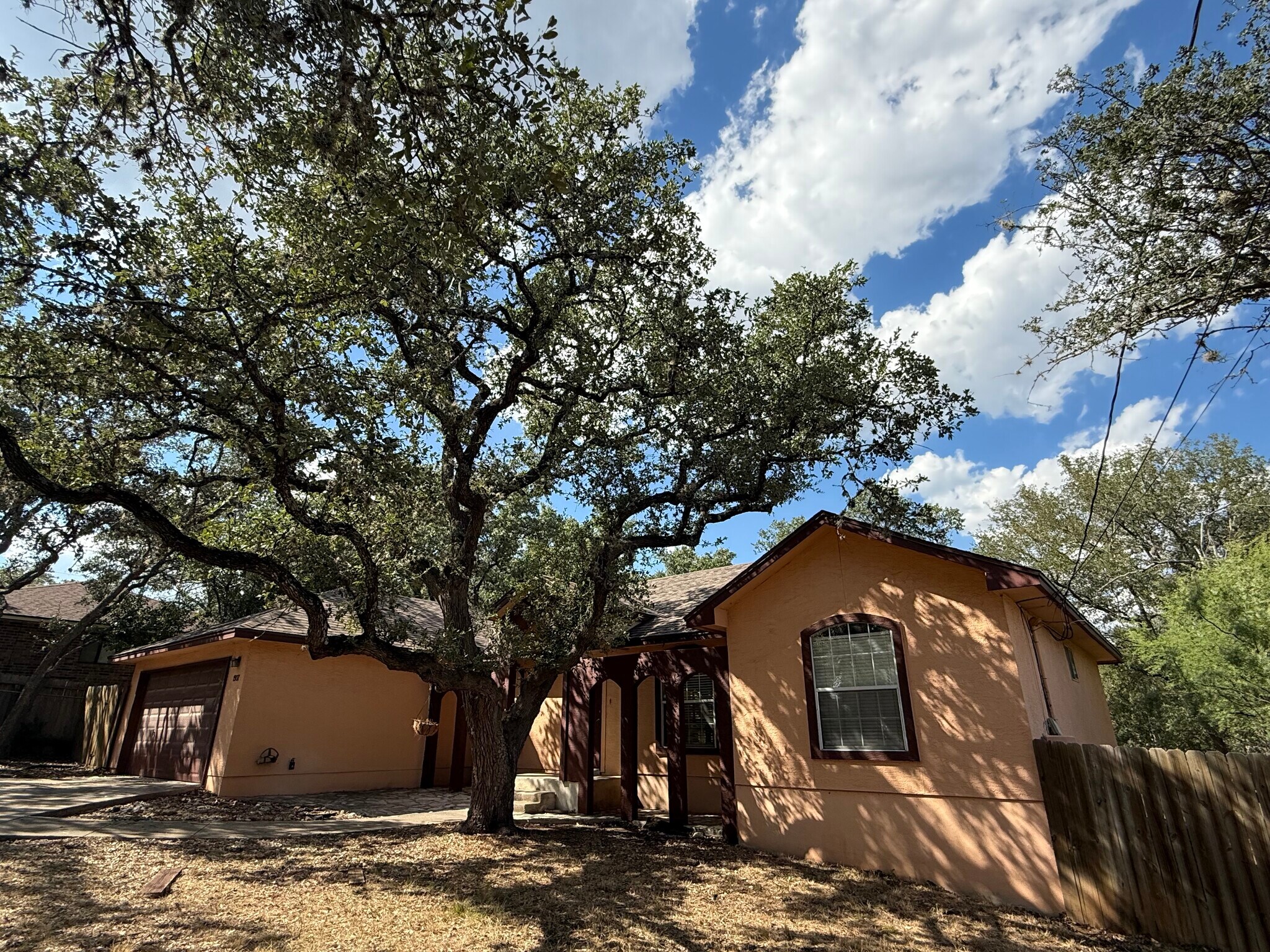 Building Photo - 1907 Summerwood Dr
