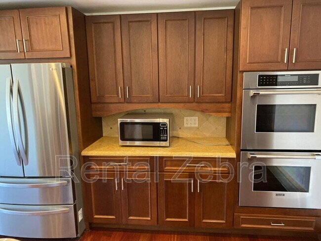 Building Photo - 561 Silverado Dr