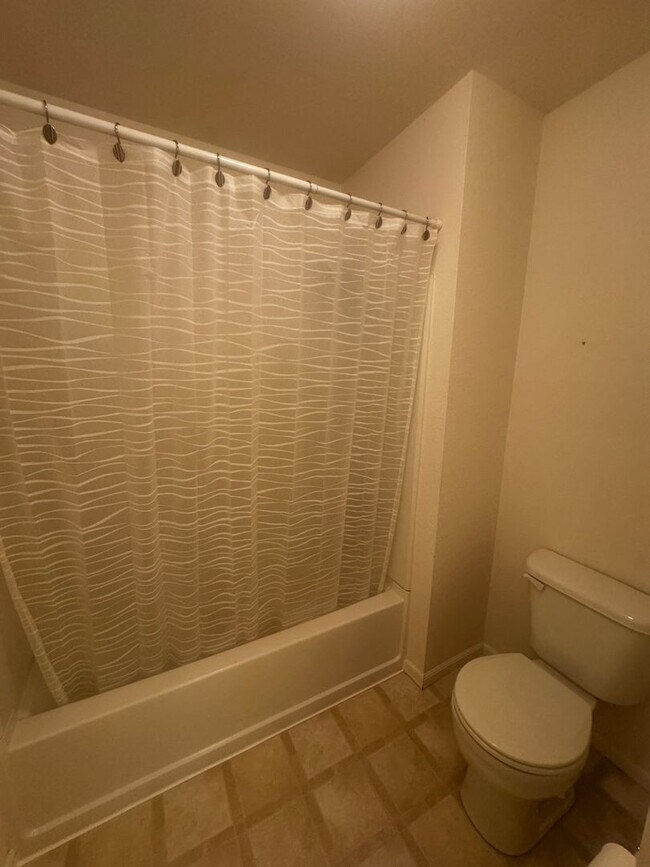 Building Photo - 2 Bed 3 Bath Townhome on Dublin & Powers