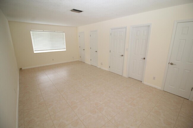 Building Photo - 4454 W Tradewinds Ave