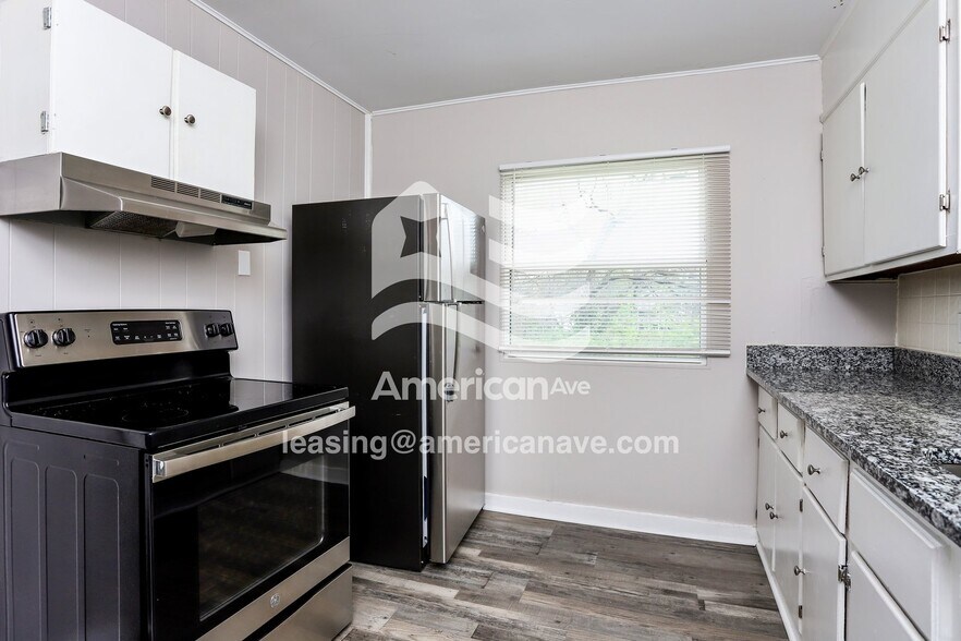 Building Photo - 2944 Hilleman Ave
