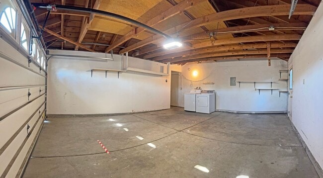 Building Photo - Beautiful Updated Home!