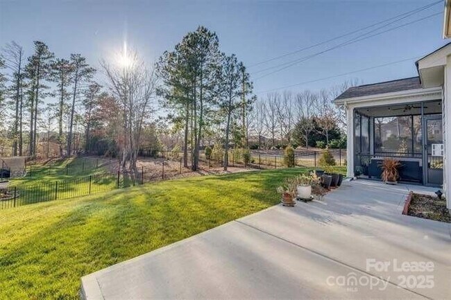 Building Photo - 6299 Artigas Dr
