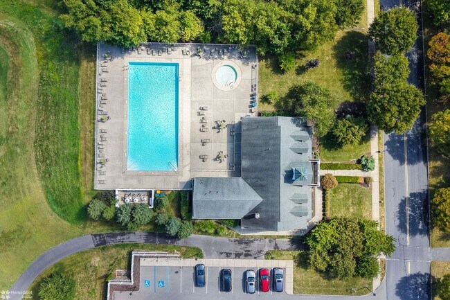 Building Photo - Bright, spacious 2-bedroom / 2-bath condo available now!