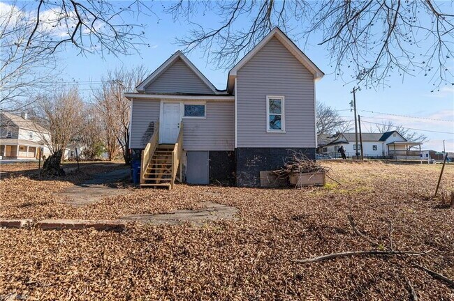 Building Photo - "Charming 4-Bedroom Home in the Heart of Winston-Salem-Pets Welcome Housing Vouchers Accepted!