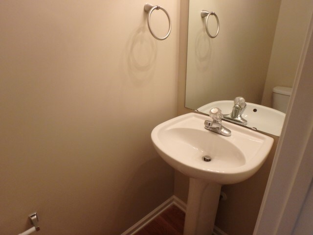 Building Photo - 121 Hampton Lake Dr