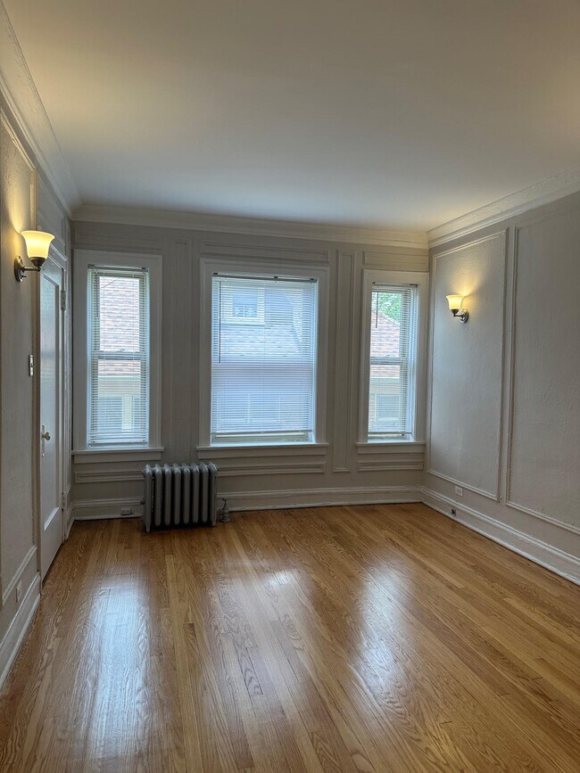 Building Photo - 1637 W Estes Ave