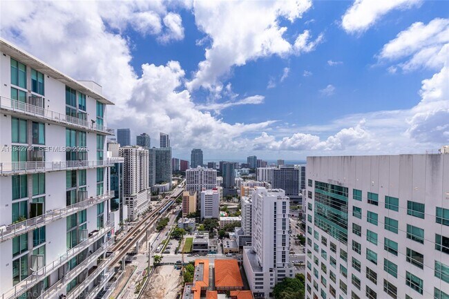 Building Photo - 690 SW 1st Ct