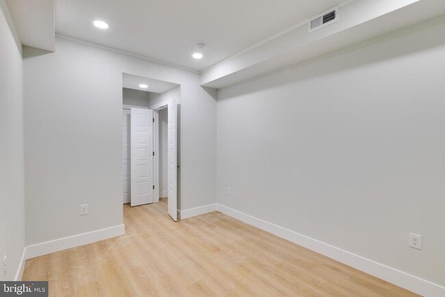 Building Photo - 1511 W Flora St