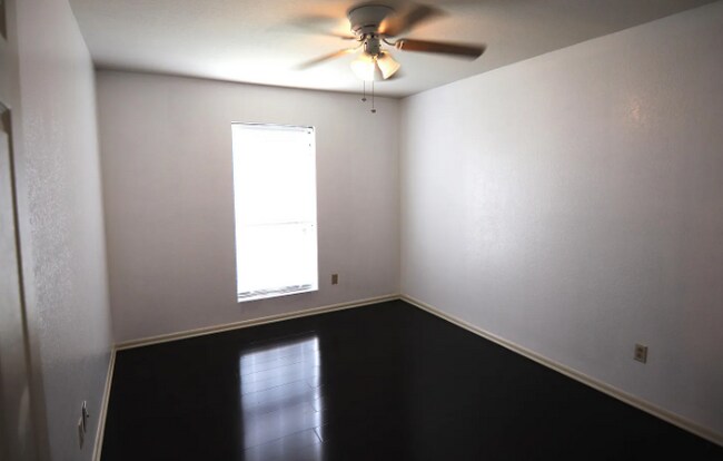 Building Photo - 9140 Monica St