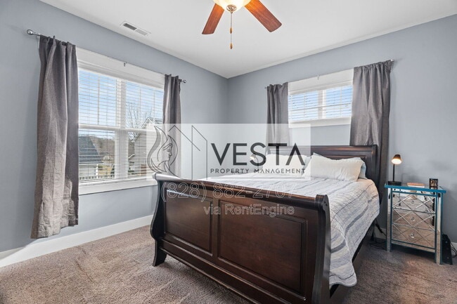 Building Photo - 16 Hyde Park Pl