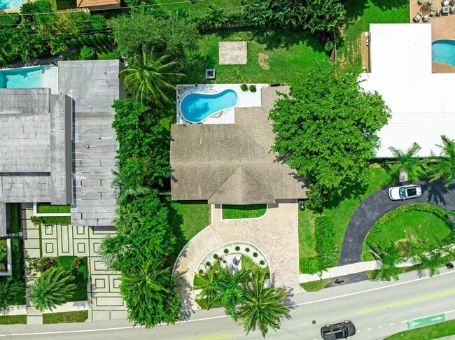 Building Photo - 4021 Bayview Dr