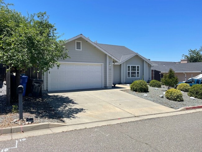 Building Photo - 143 Goldenwest Ct