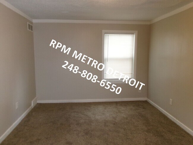 Building Photo - UPDATED COLONIAL HOME IN DETROIT