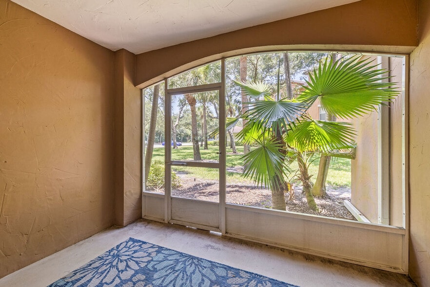 Building Photo - 5060 Fairways Cir