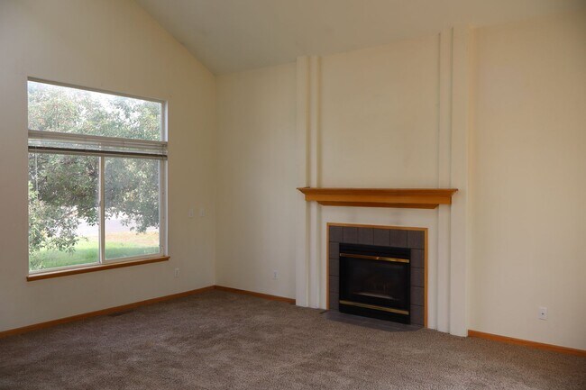 Building Photo - Bright & Spacious Single-Family Home in Great Location + $200 Off First Months Rent!