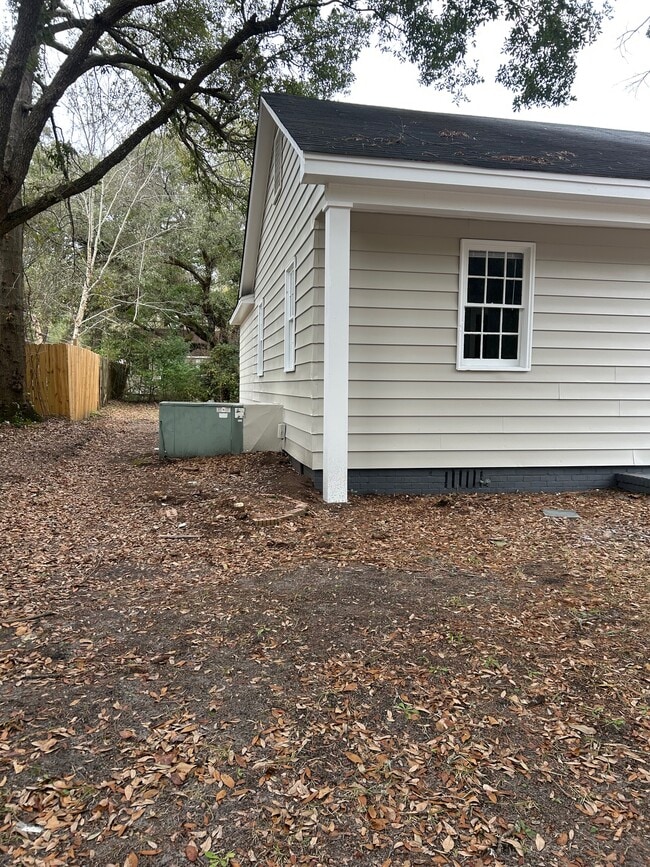 Building Photo - 2100 Woodward Dr