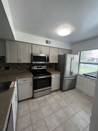 Building Photo - 3200 Candle Ridge Dr