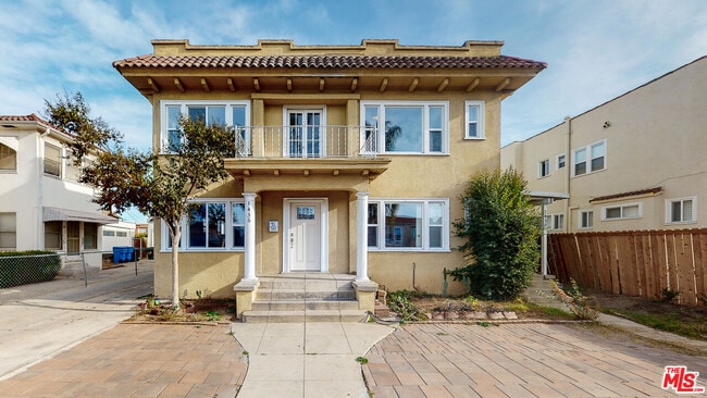 Building Photo - 1436 S Norton Ave