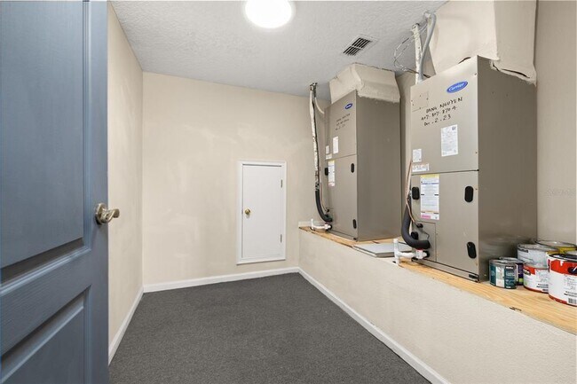 Building Photo - 9484 Walnut Crest Dr