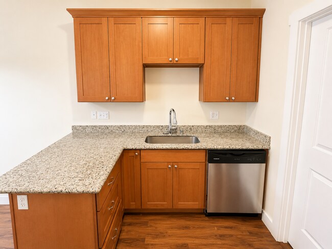 Building Photo - Spacious University Place Home Near Chambers Bay | 2-Car Garage & Lawn Care Included