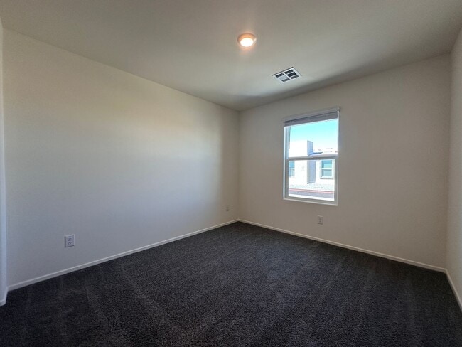 Building Photo - BRAND NEW 3 BEDROOM TOWNHOUSE W/LOFT